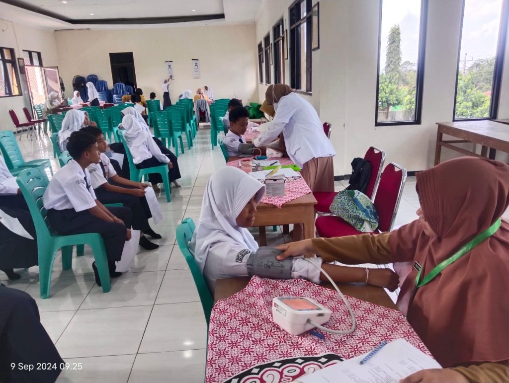 Cek tensi dan kesehatan lainnya.